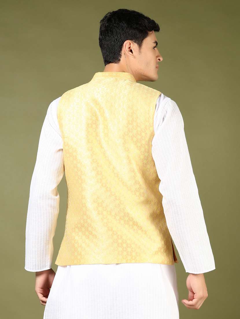 men self desigend sleeveless jacket - 21744117 - Standard Image - 4