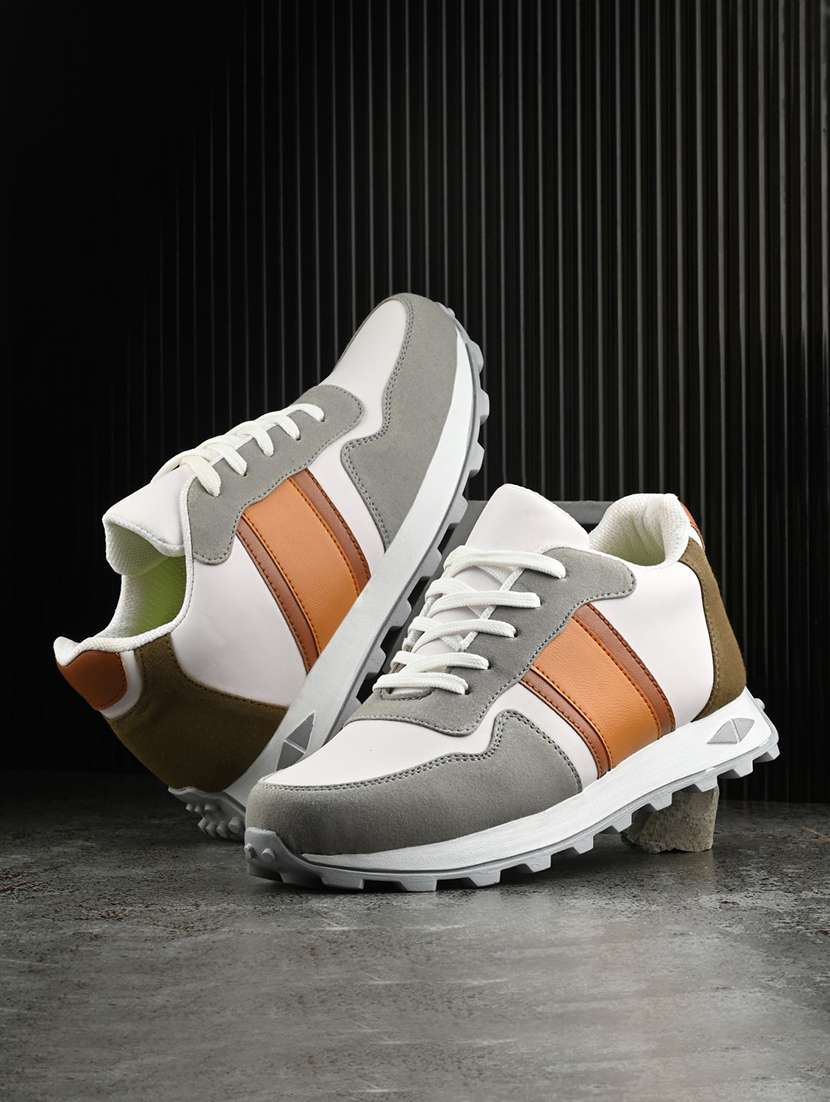 men lace up sneaker