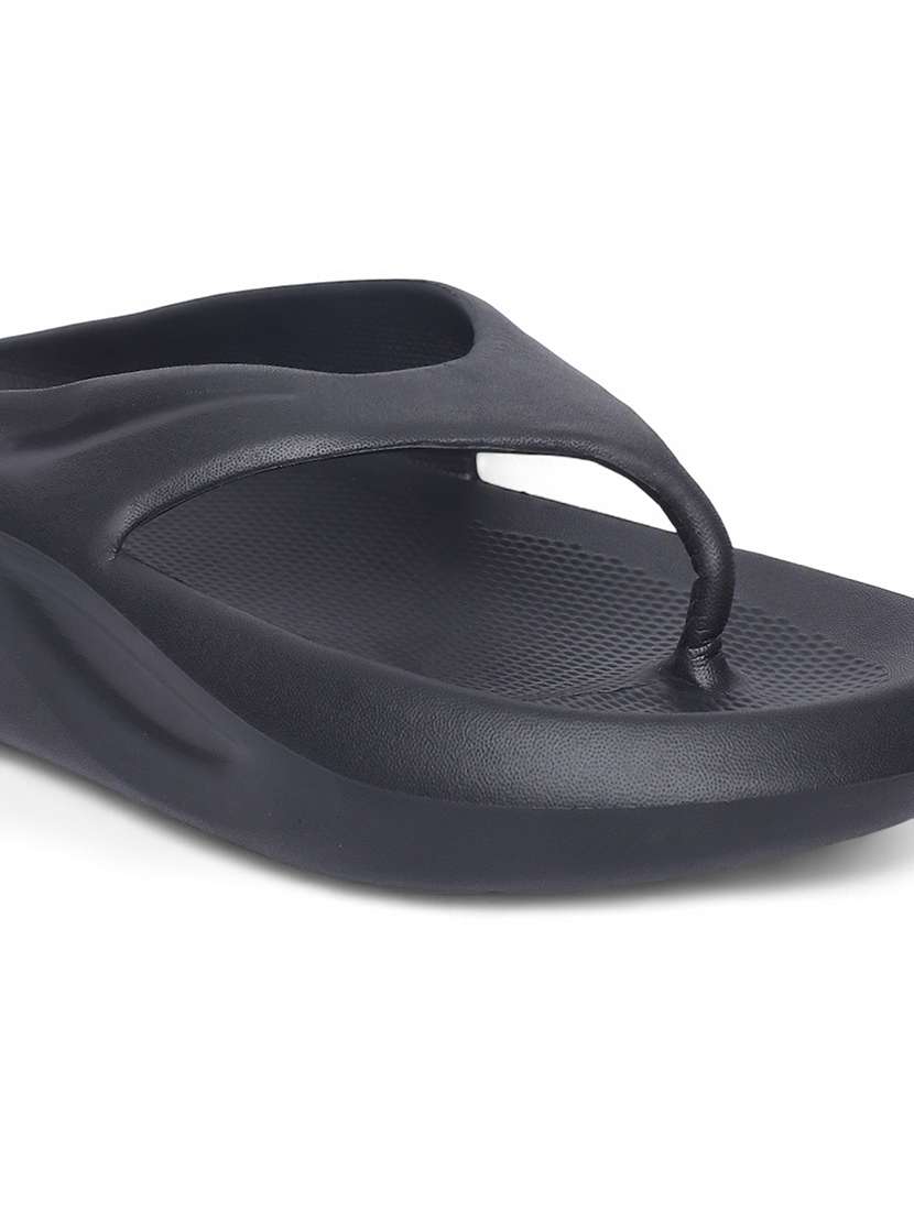 men toe seprator slippers - 21746440 -  Standard Image - 4