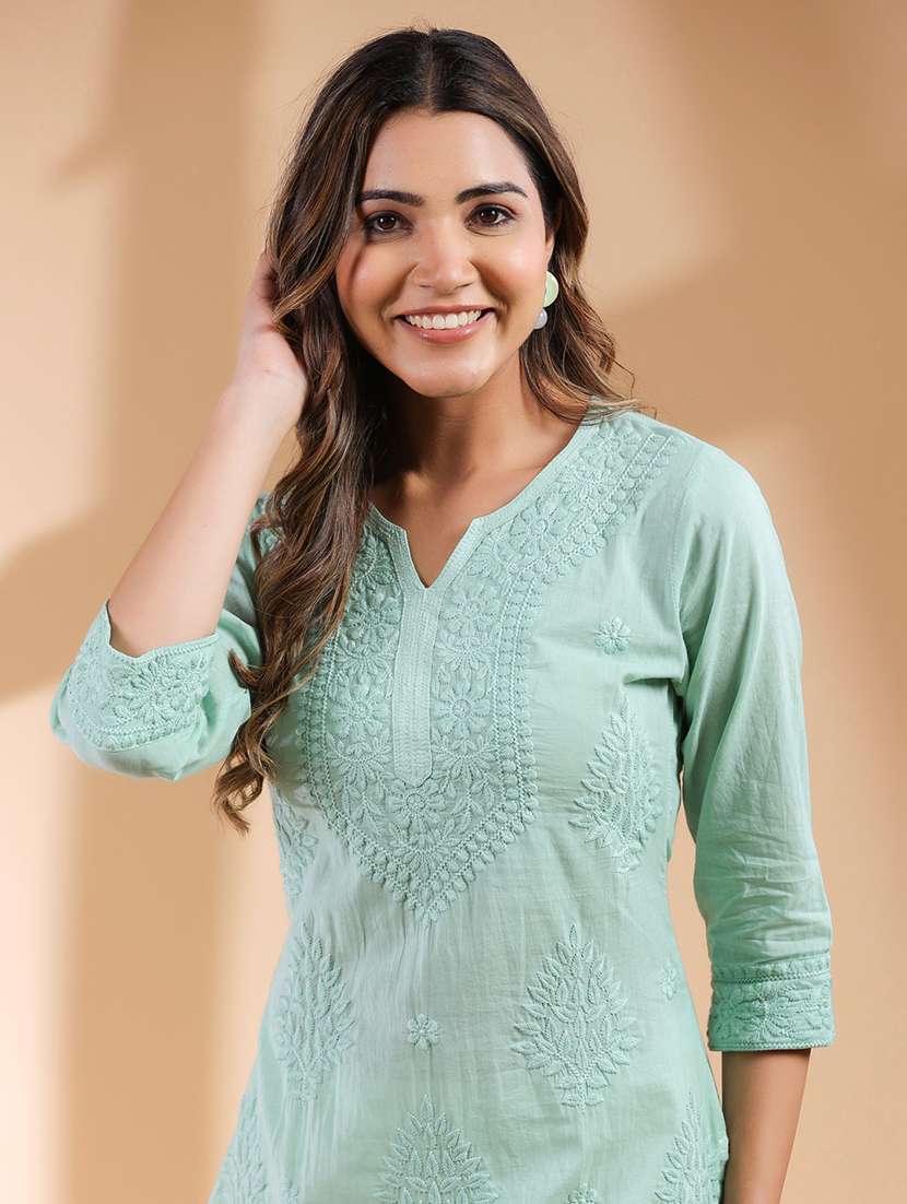 women notch neck chikankari straight kurta - 21746699 - Standard Image - 4