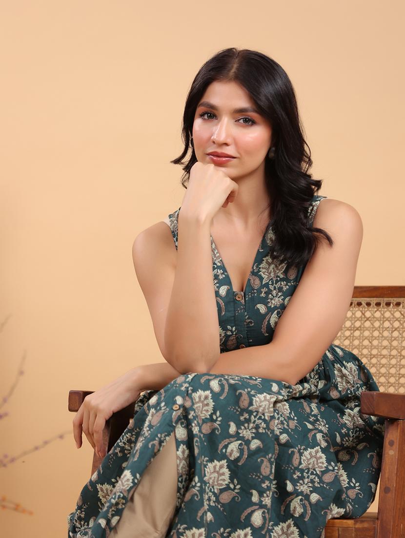 women printed v-neck a-line kurta - 21746712 - Standard Image - 4