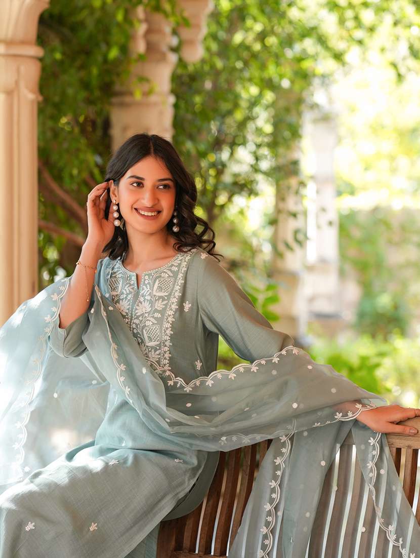 women embroidered kurta pant set with dupatta - 21746726 -  Standard Image - 4