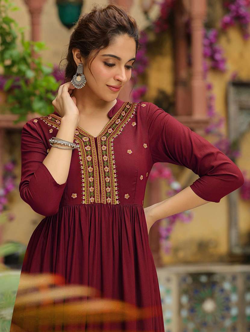women embroidered kurta palazzo set - 21746744 - Standard Image - 4