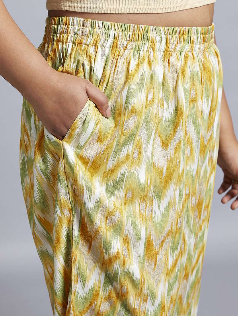 gloplus women yellow mandarin neck chevron print zari detail straight plus size kurta & wide leg pants workwear set - 21746846 -  Standard Image - 4