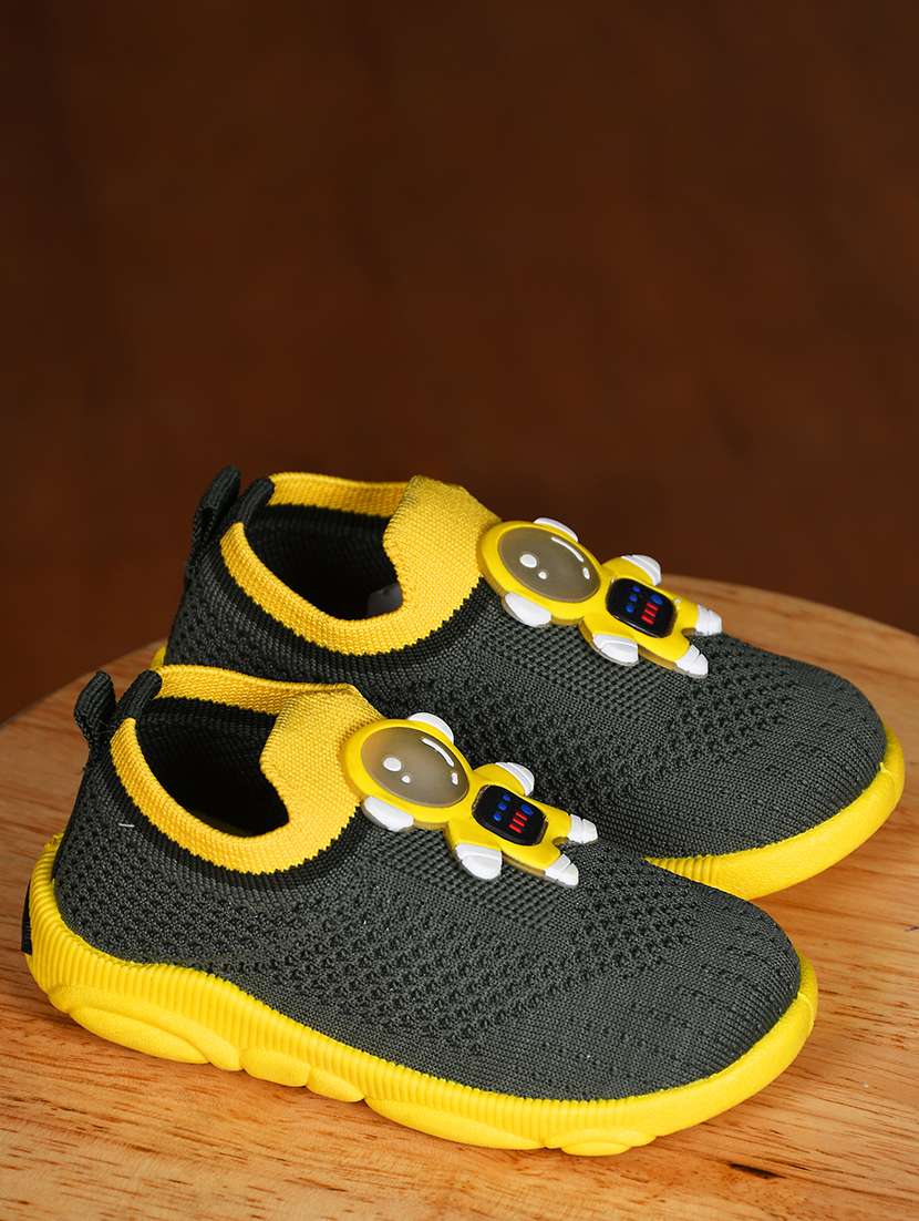 kids slip on sneaker shoes