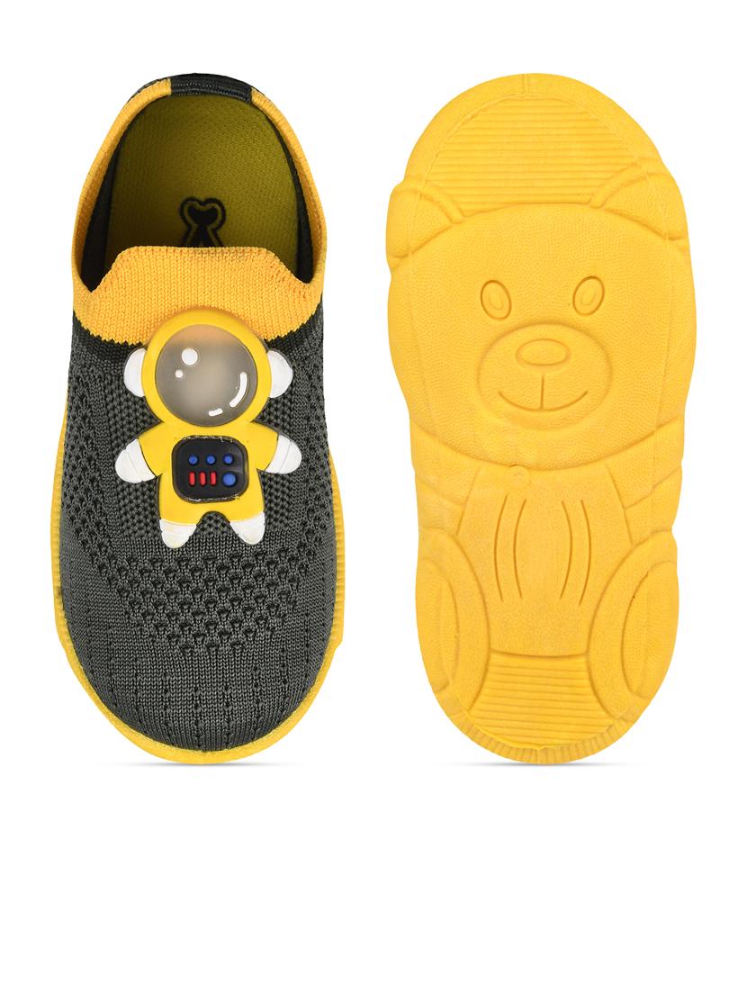 kids slip on sneaker shoes - 21746962 - Standard Image - 4