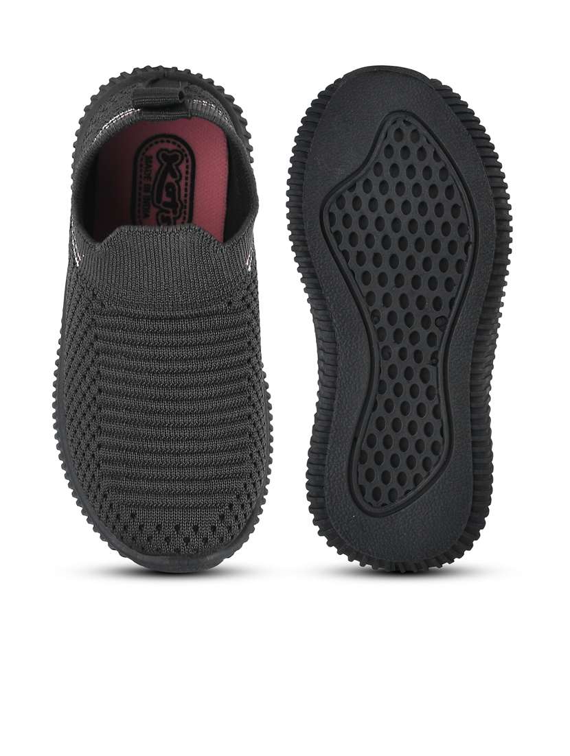 kids slip on sneaker shoes - 21746976 -  Standard Image - 4