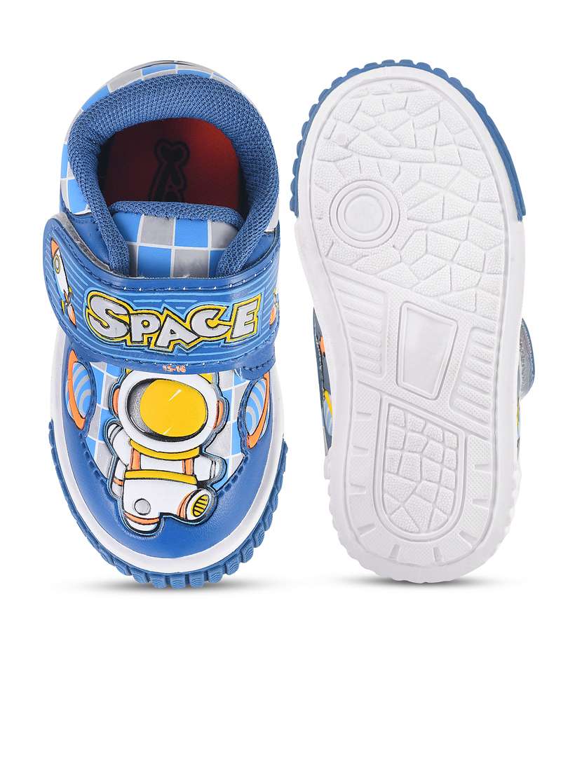 kids graphic print velcro sneaker - 21746985 -  Standard Image - 4