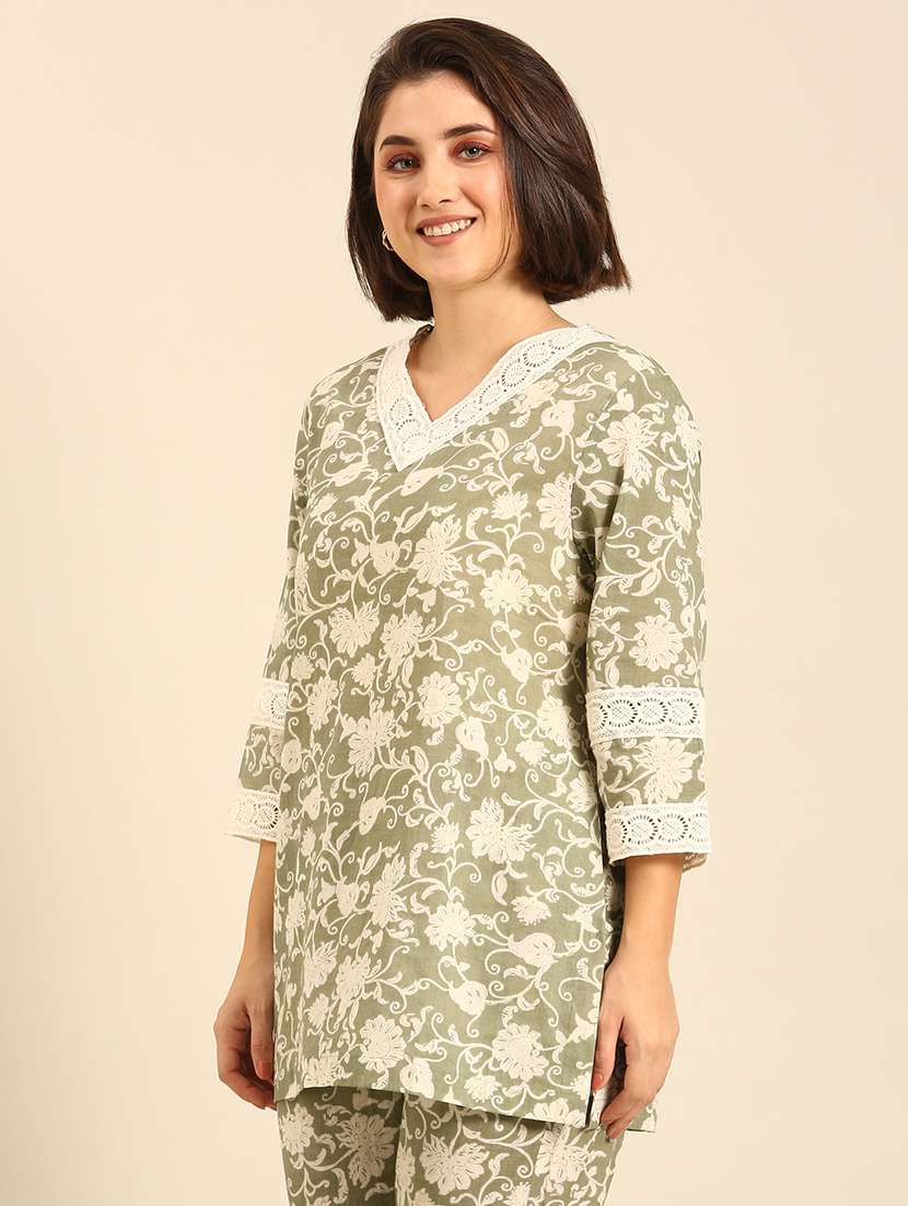 women floral print short straight kurti - 21747023 - Standard Image - 1