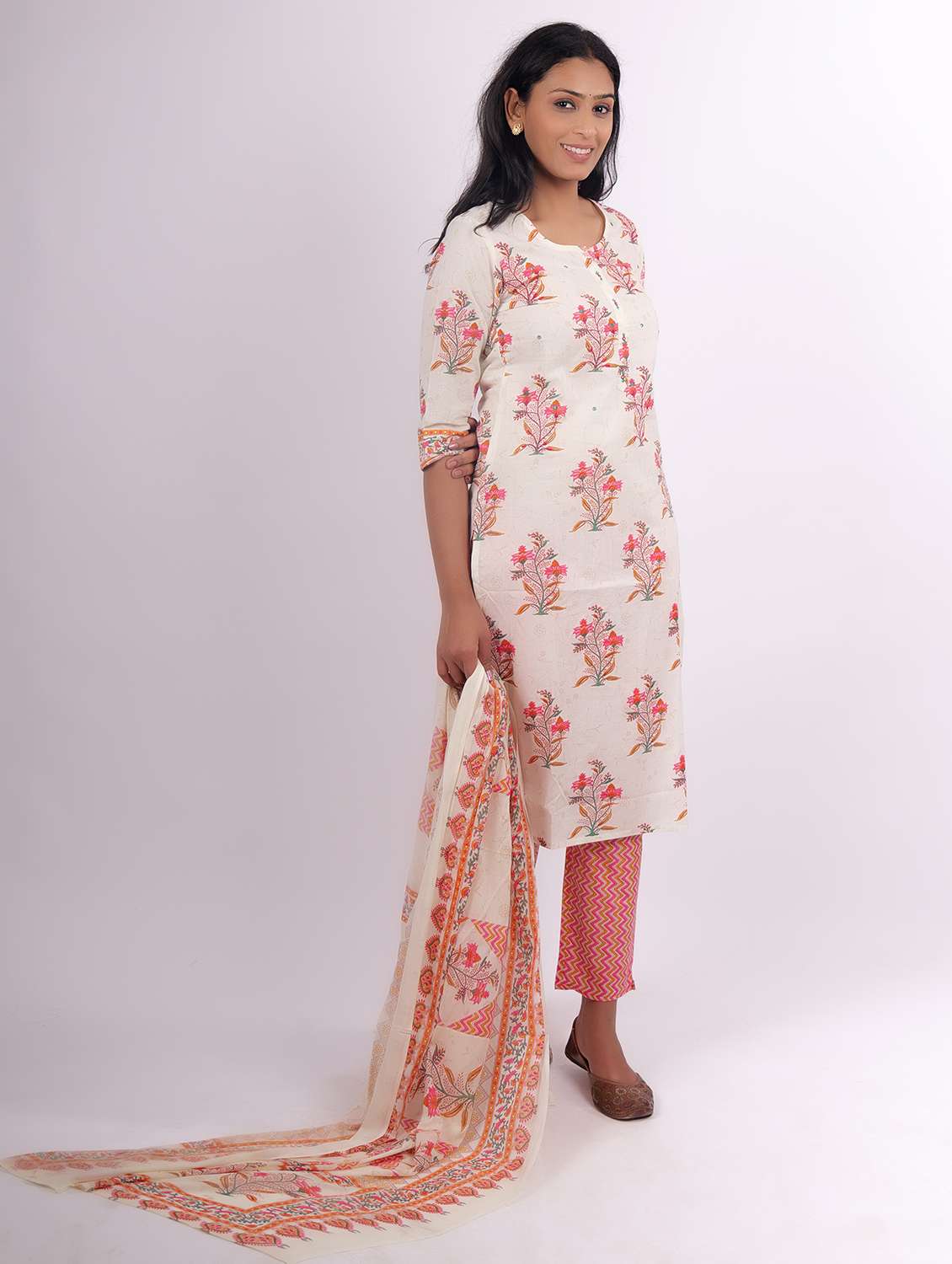 women printed kurta pant set with dupatta - 21747552 -  Standard Image - 1
