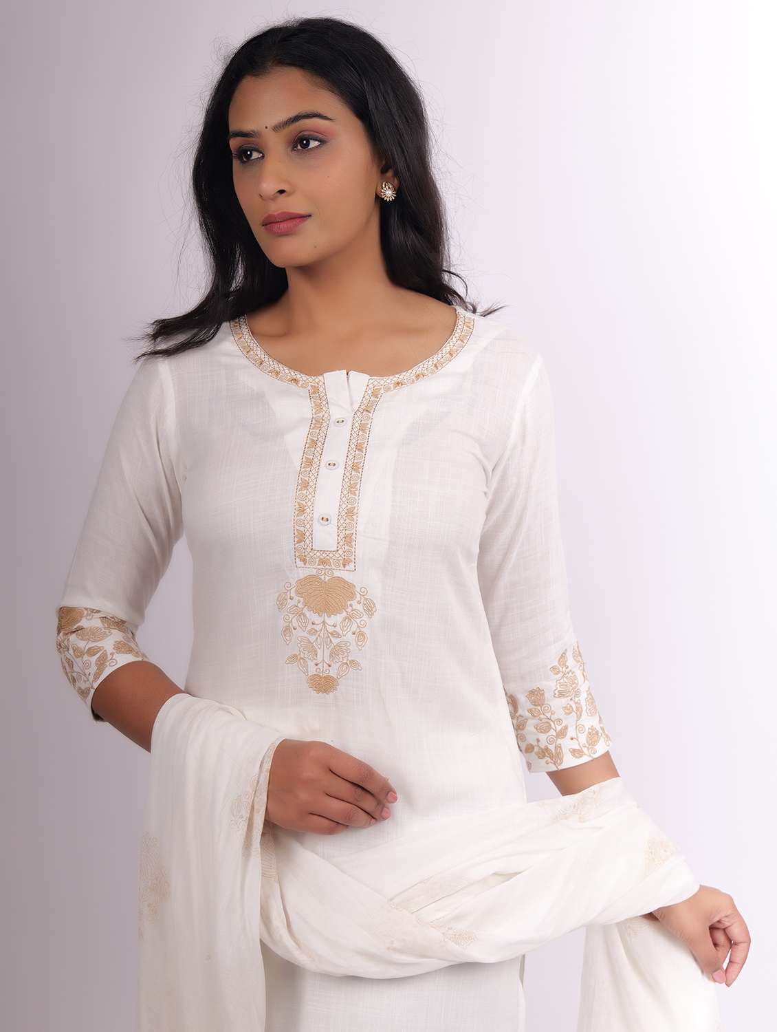 women embroidered kurta pant set with dupatta - 21747569 -  Standard Image - 4