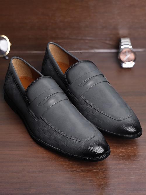 men textured slip on moccasin shoes - 21747899 -  Standard Image - 0