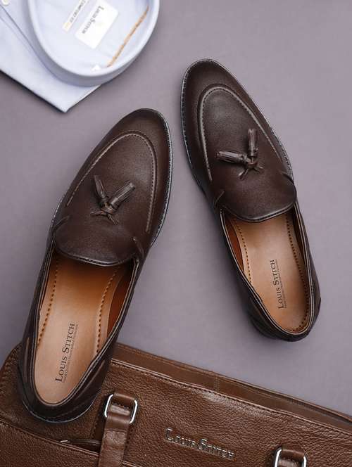 men solid slip on tassel detailed boatshoes