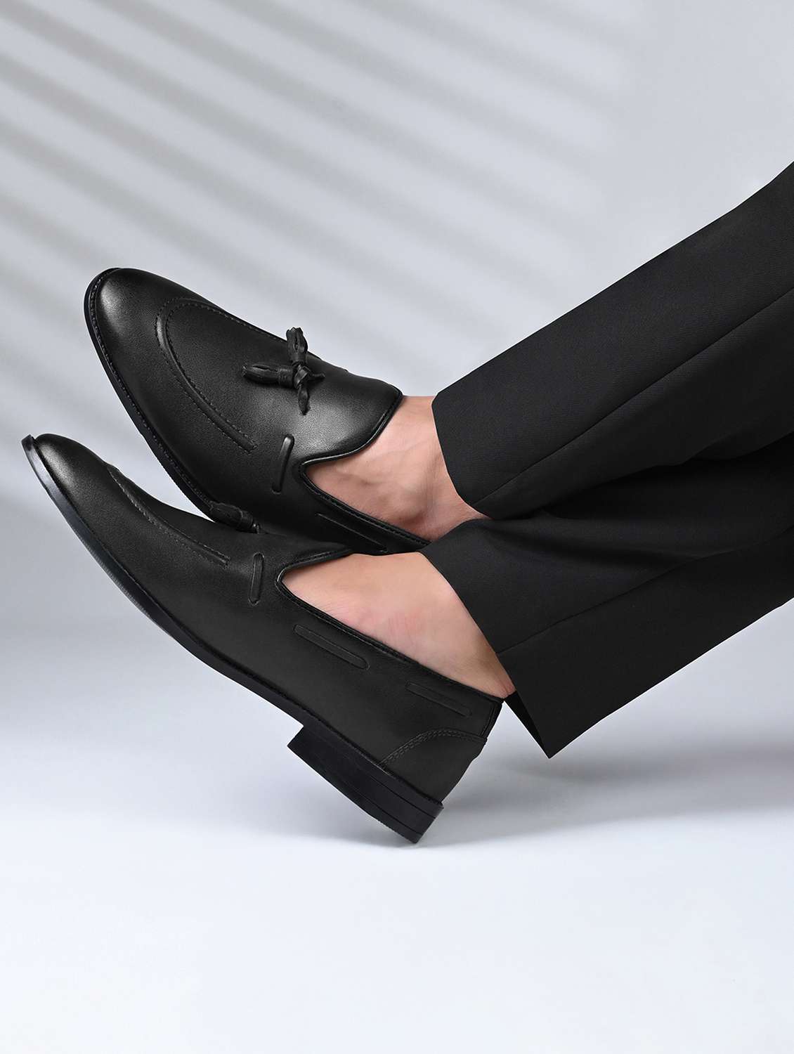 Men Solid Slip On Tassel Detailed Boatshoes - 21747909 -  Standard Image - 1