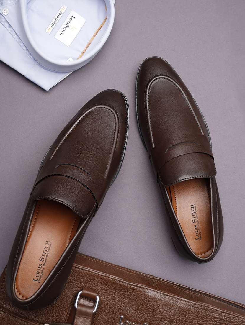 men solid slip on moccasin shoes