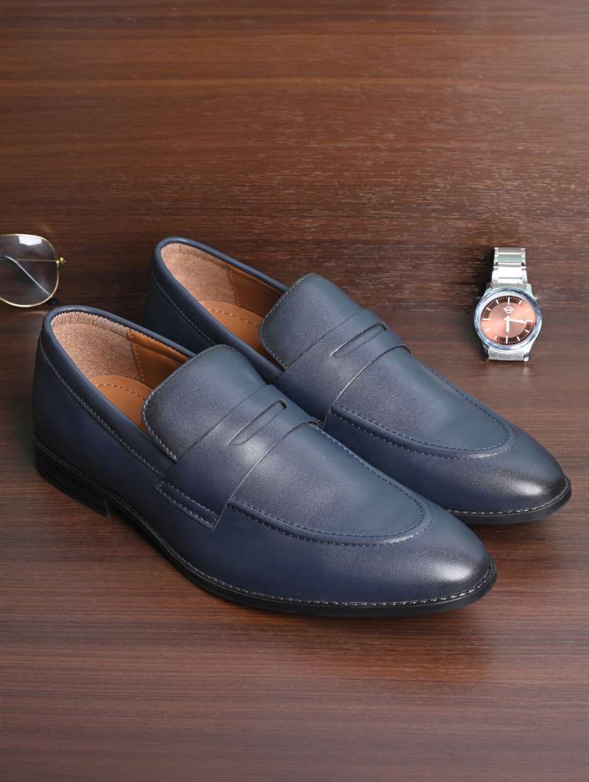 men solid slip on moccasin shoes