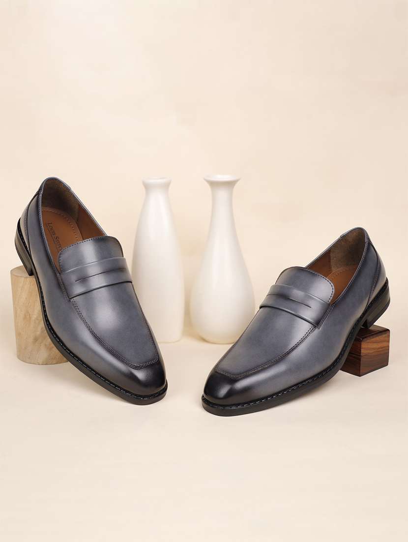 men solid slip on moccasin shoes