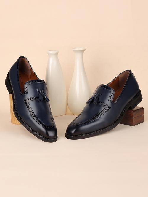 men solid slip on tassel detailed moccasin shoes - 21747939 - Standard Image - 0