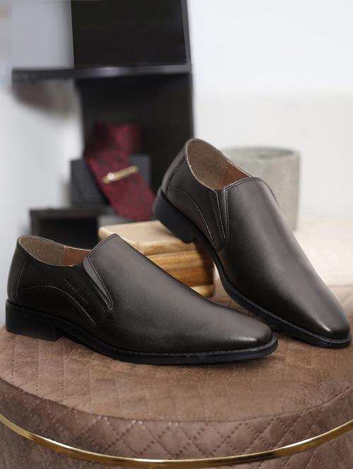 men solid formal slip on shoes - 21748004 -  Standard Image - 0