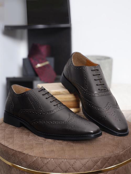 men solid lace-up brouges - 21748032 - Standard Image - 0