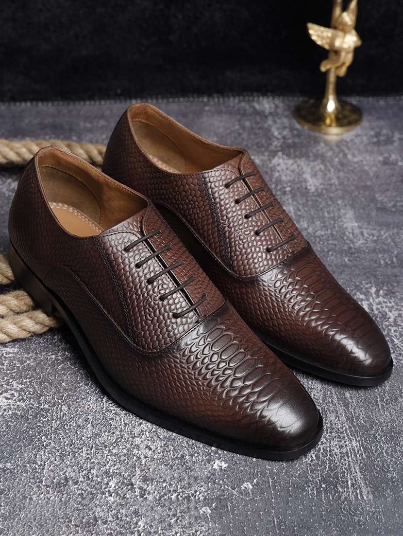 men textured lace-up oxfords