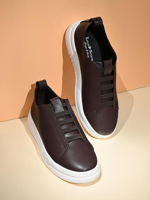 men solid slip on sneakers - 21748545 - Standard Image - 0