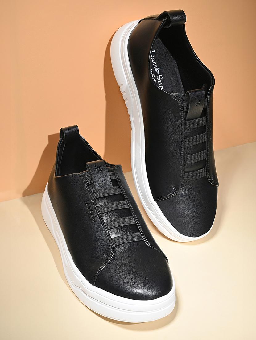men solid slip on sneakers - 21748546 -  Zoom Image - 0