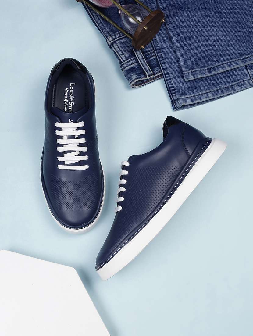men solid lace up sneakers