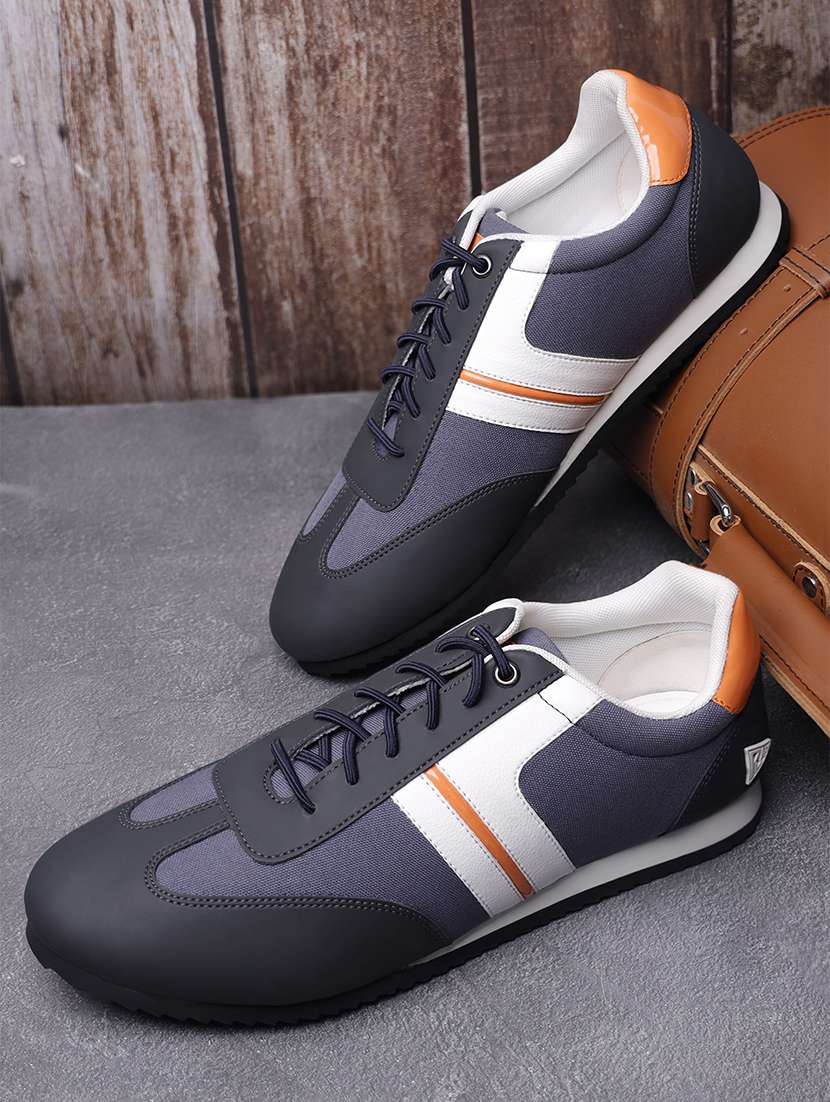 men lace up casual shoes