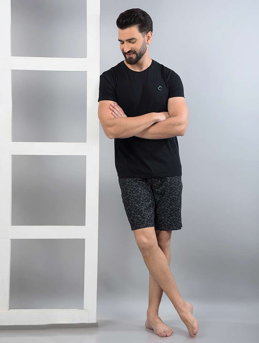 men printed mid rise bermuda shorts - 21750646 -  Standard Image - 4