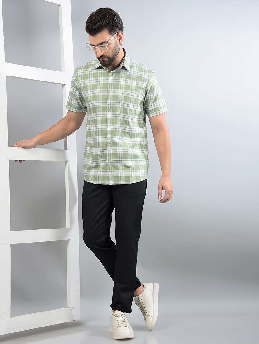 men solid mid rise chinos trouser - 21750680 - Standard Image - 4