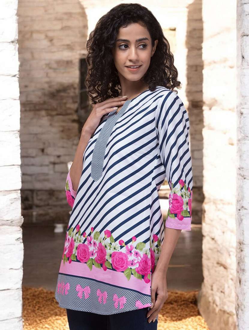 women three quarter sleeve side slit kurta - 21750723 -  Standard Image - 1