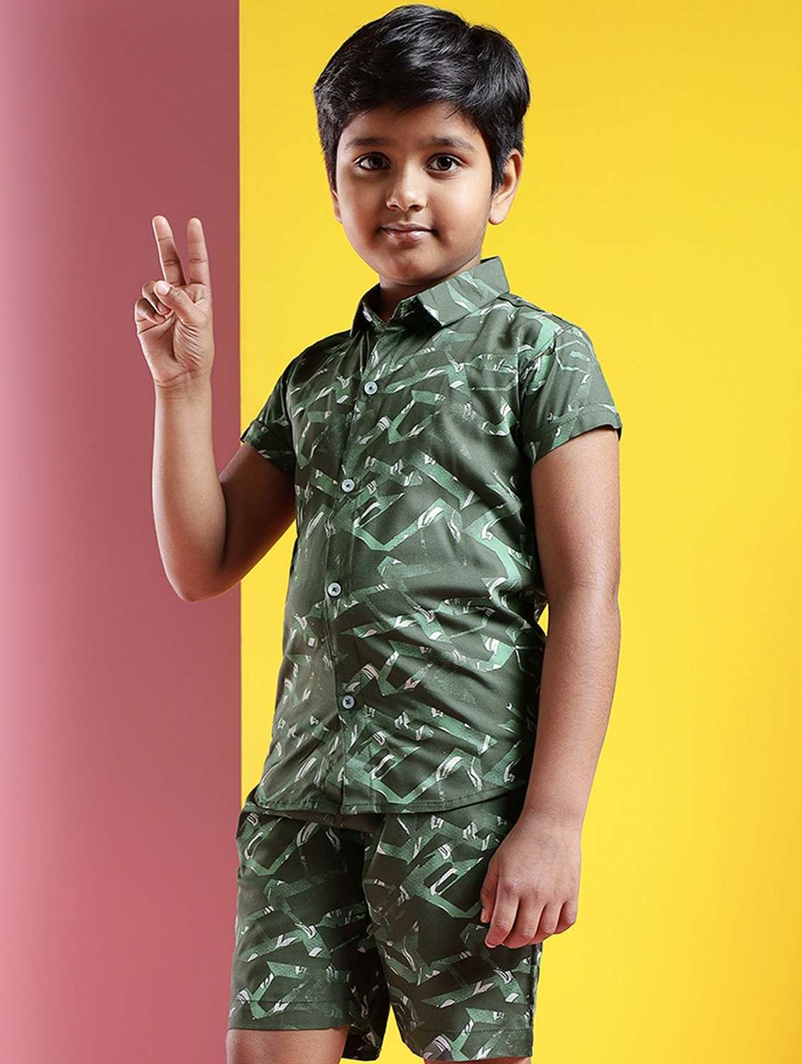 boys printed short sleeves shirt and shorts set - 21750843 -  Standard Image - 4