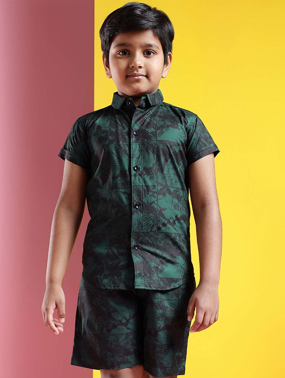 boys printed short sleeves shirt and shorts set - 21750869 -  Standard Image - 4