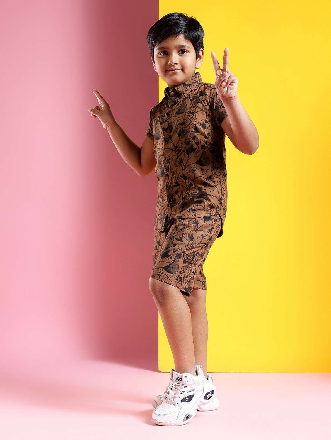 boys printed short sleeves shirt and shorts set - 21750872 -  Standard Image - 1