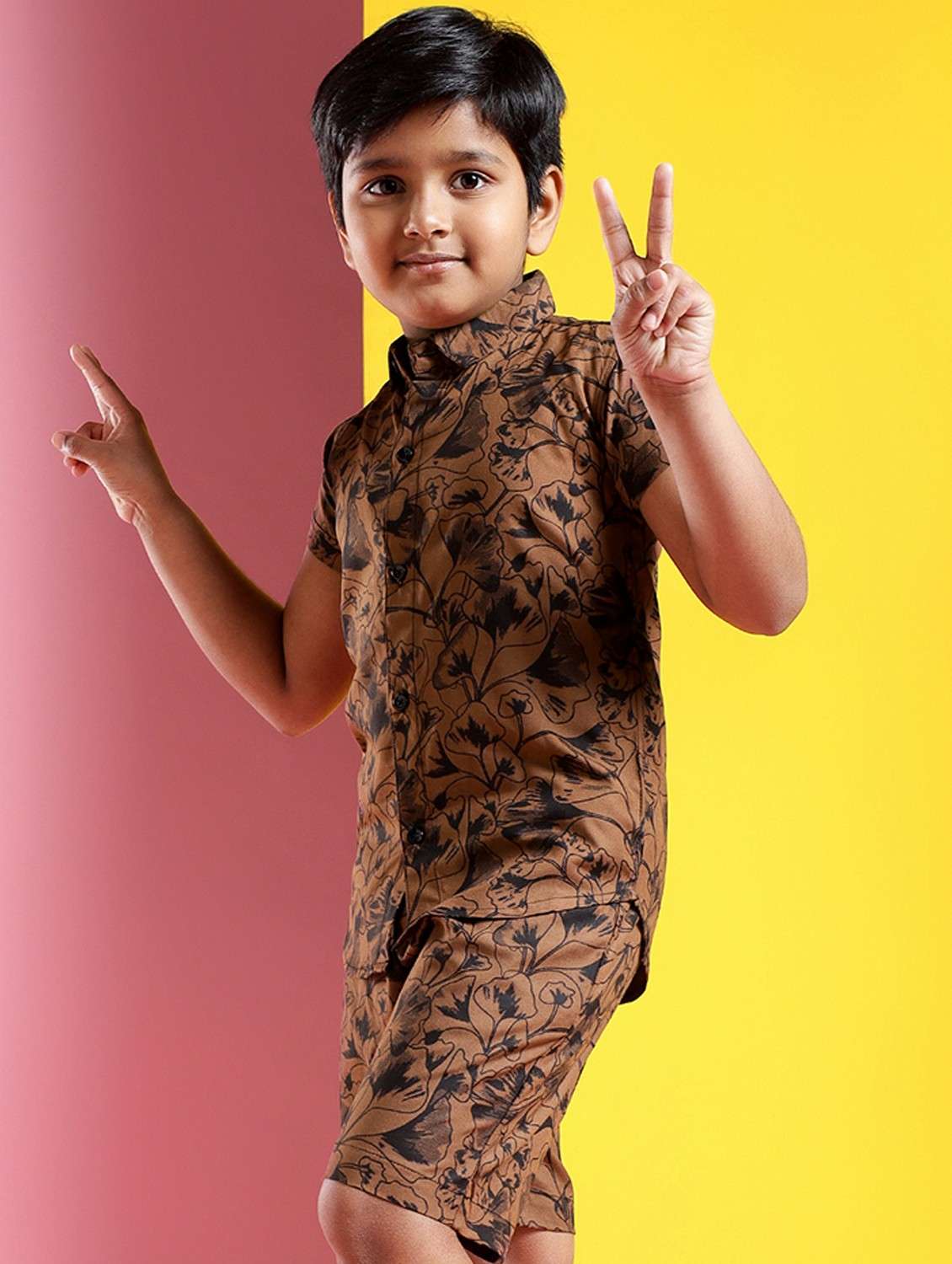 boys printed short sleeves shirt and shorts set - 21750872 -  Standard Image - 4