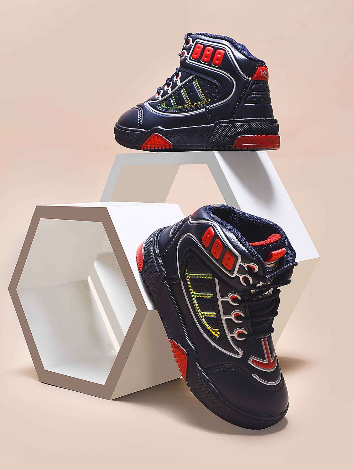 boys lace up sports shoe