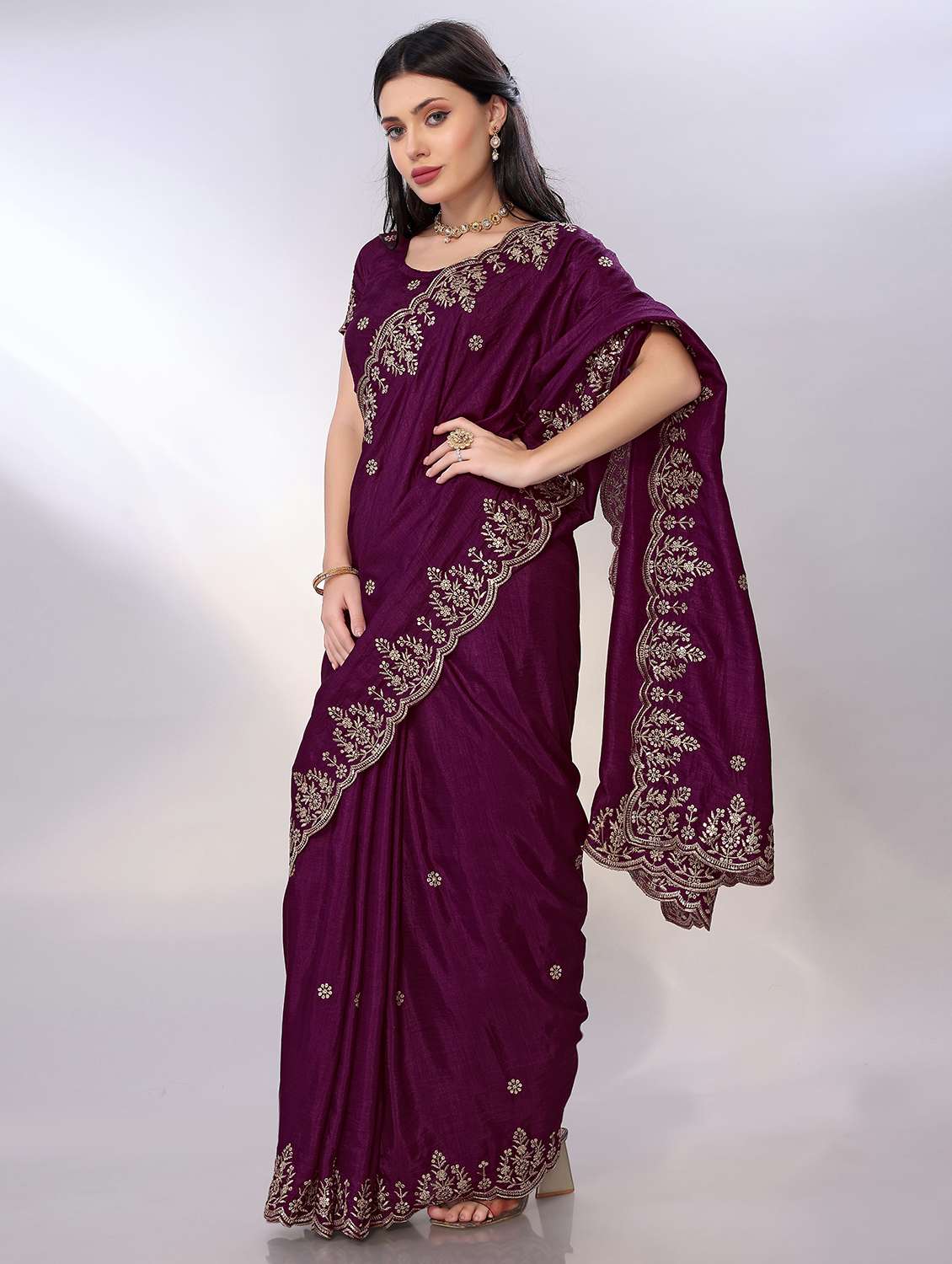 women purple embroidered saree with blouse - 21753225 - Standard Image - 1