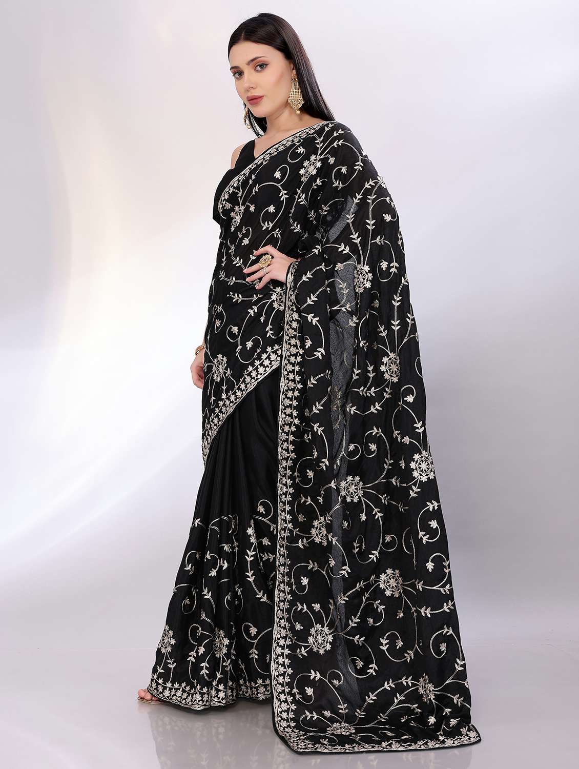 women solid with work embroidered saree with blouse - 21753230 -  Standard Image - 1