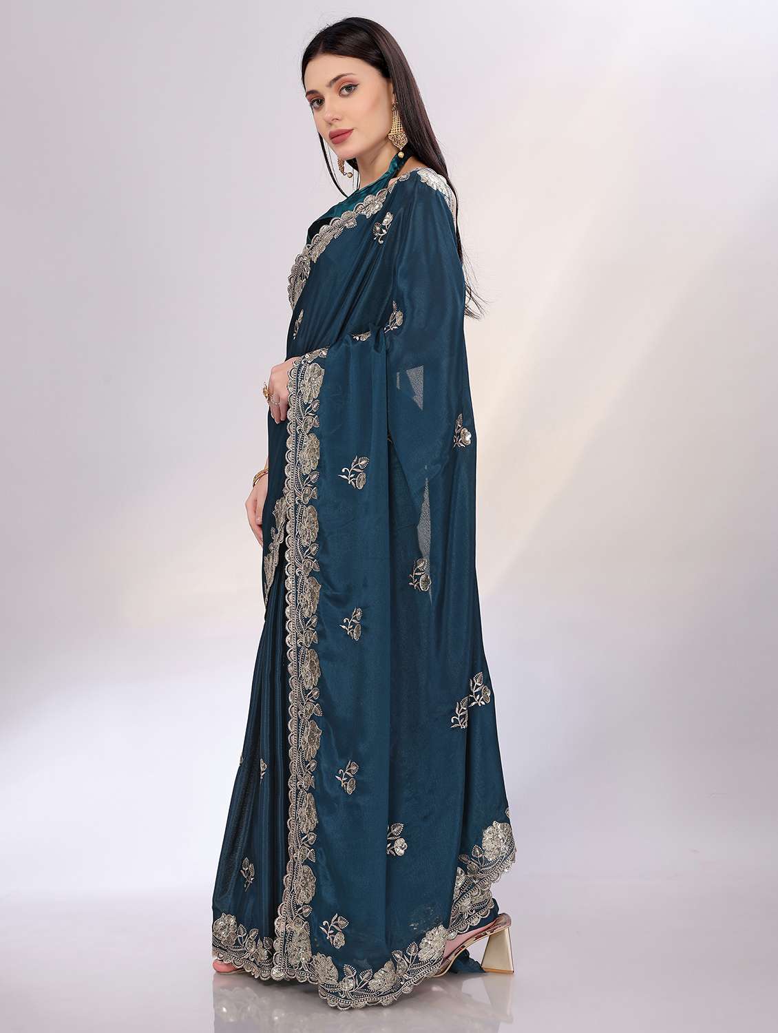 women solid with work embroidered saree with blouse - 21753245 -  Standard Image - 1