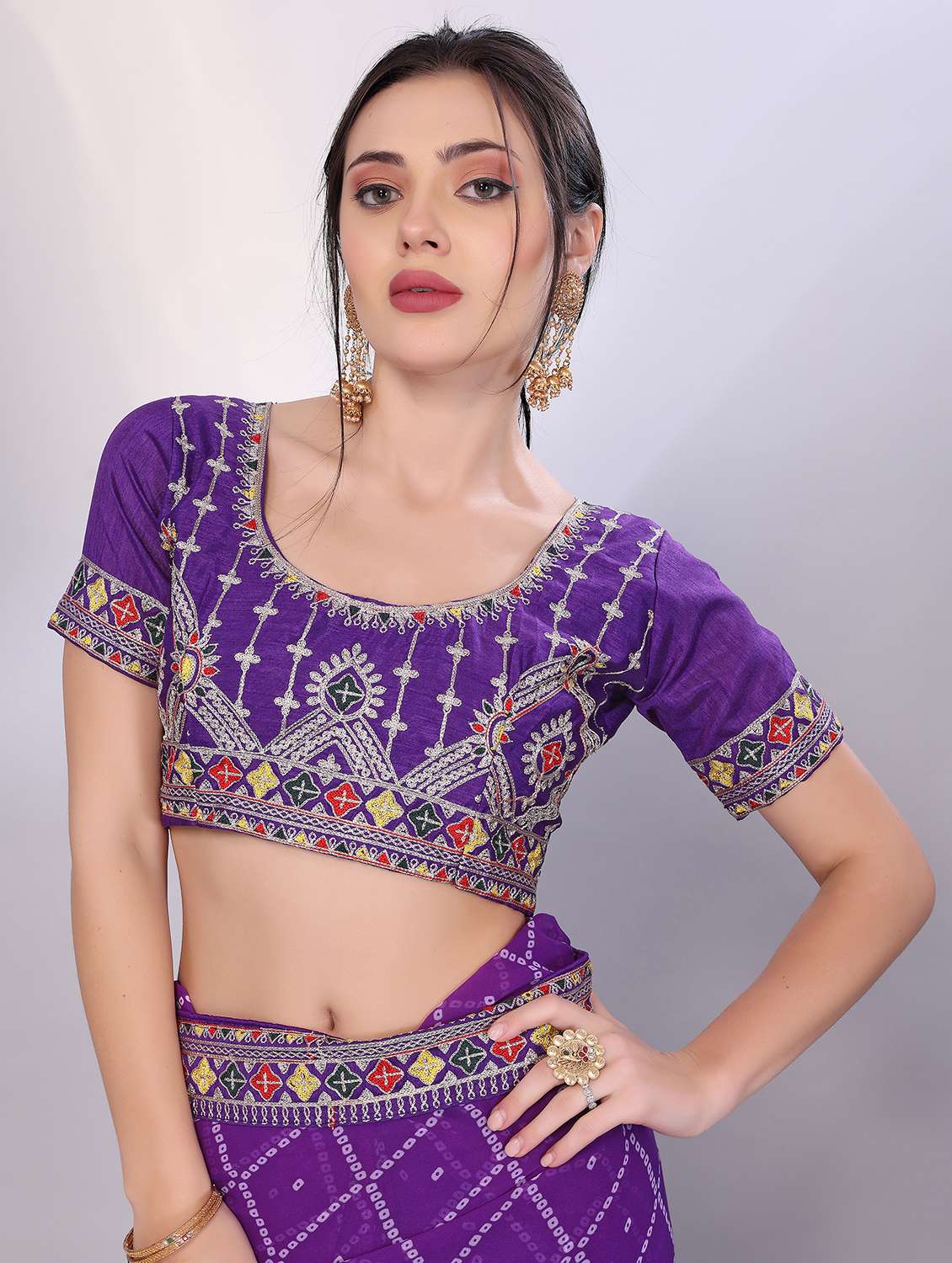 women bandhani printed bordered saree with blouse - 21753257 -  Standard Image - 4