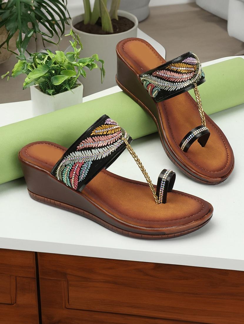 women embroidered toe separator wedge - 21755749 -  Zoom Image - 0