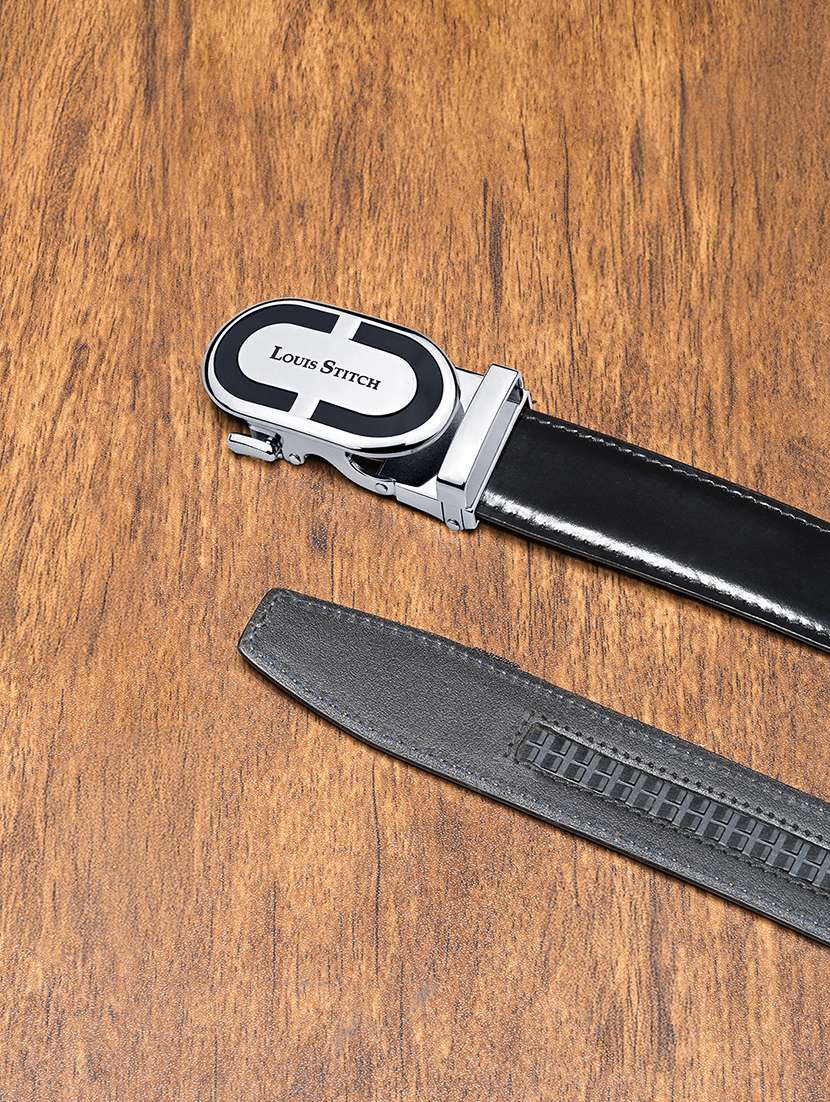 men black leather belt - 21761976 -  Standard Image - 1