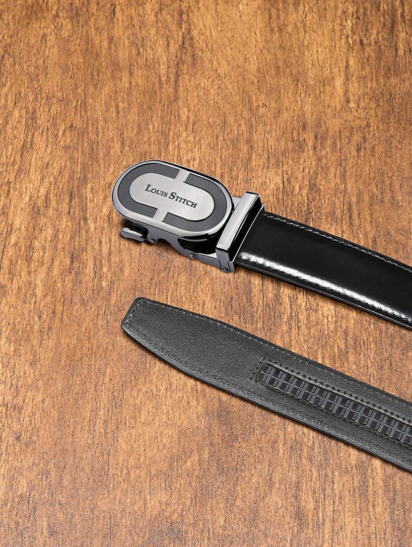 men black leather belt - 21761977 -  Standard Image - 1