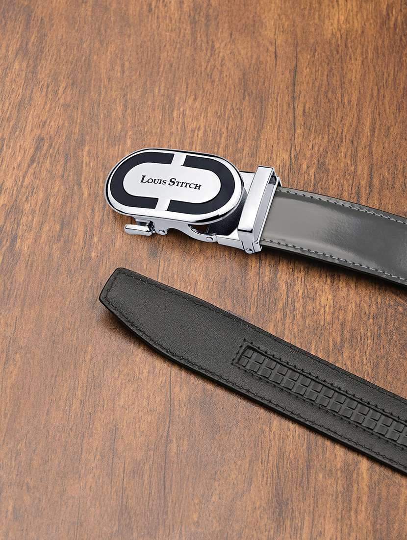 men manual buckle leather belt - 21761985 -  Standard Image - 1
