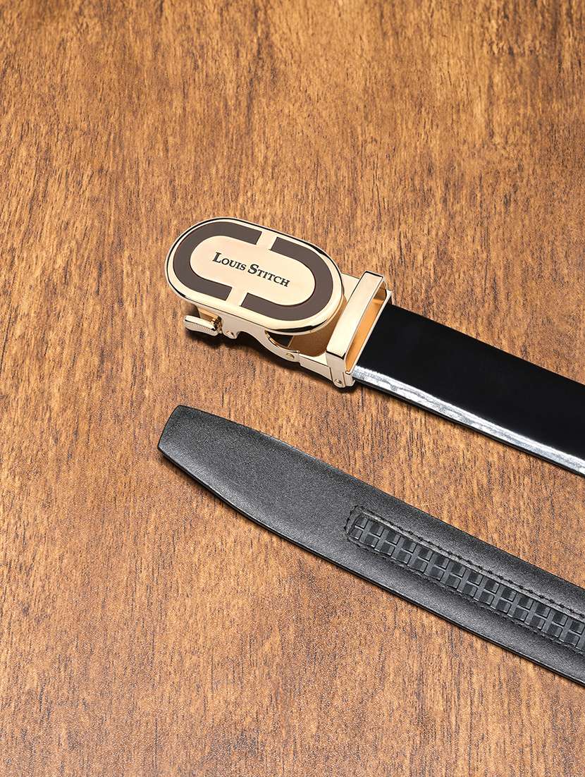 men manual buckle leather belt - 21761987 -  Standard Image - 1