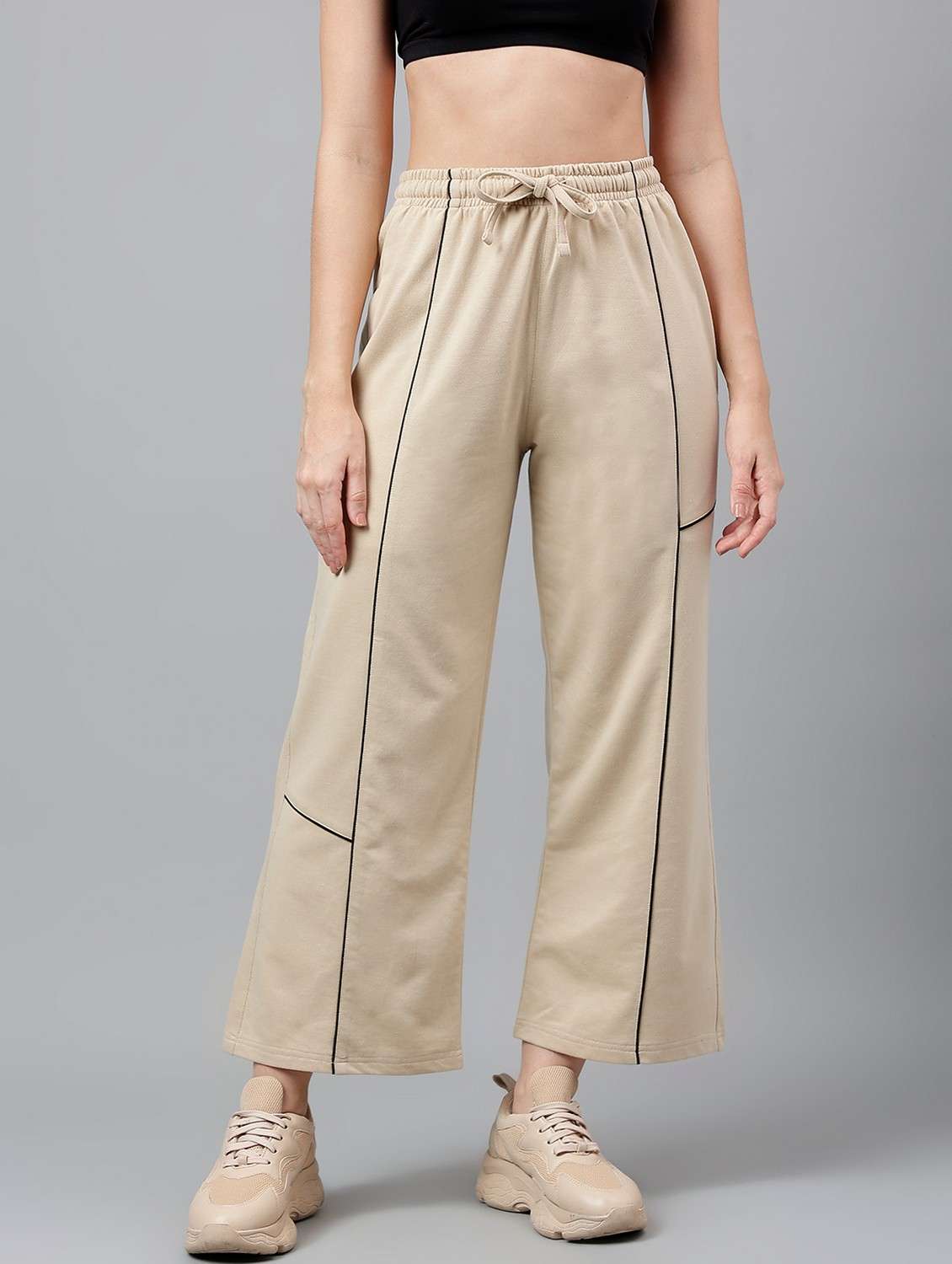 women solid mid rise track pant