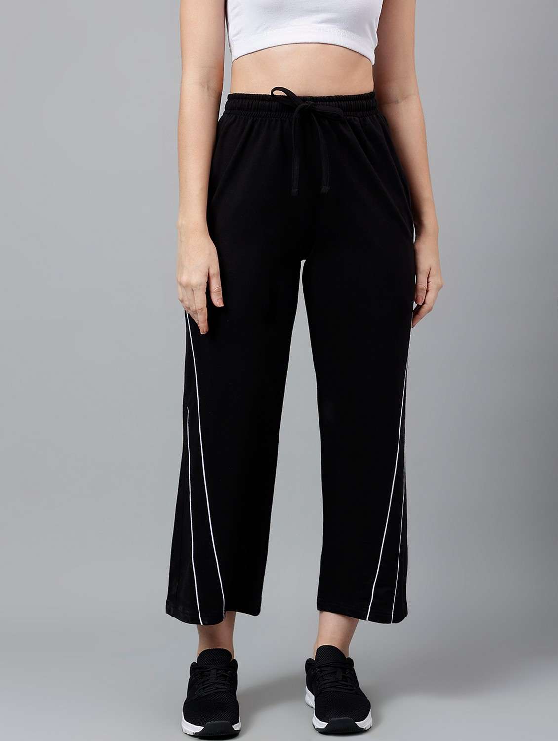 women solid mid rise track pant