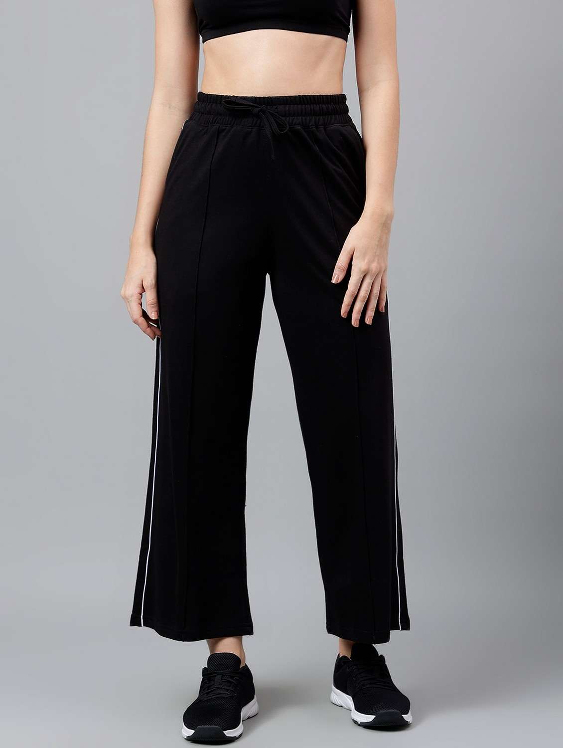 women solid mid rise track pant