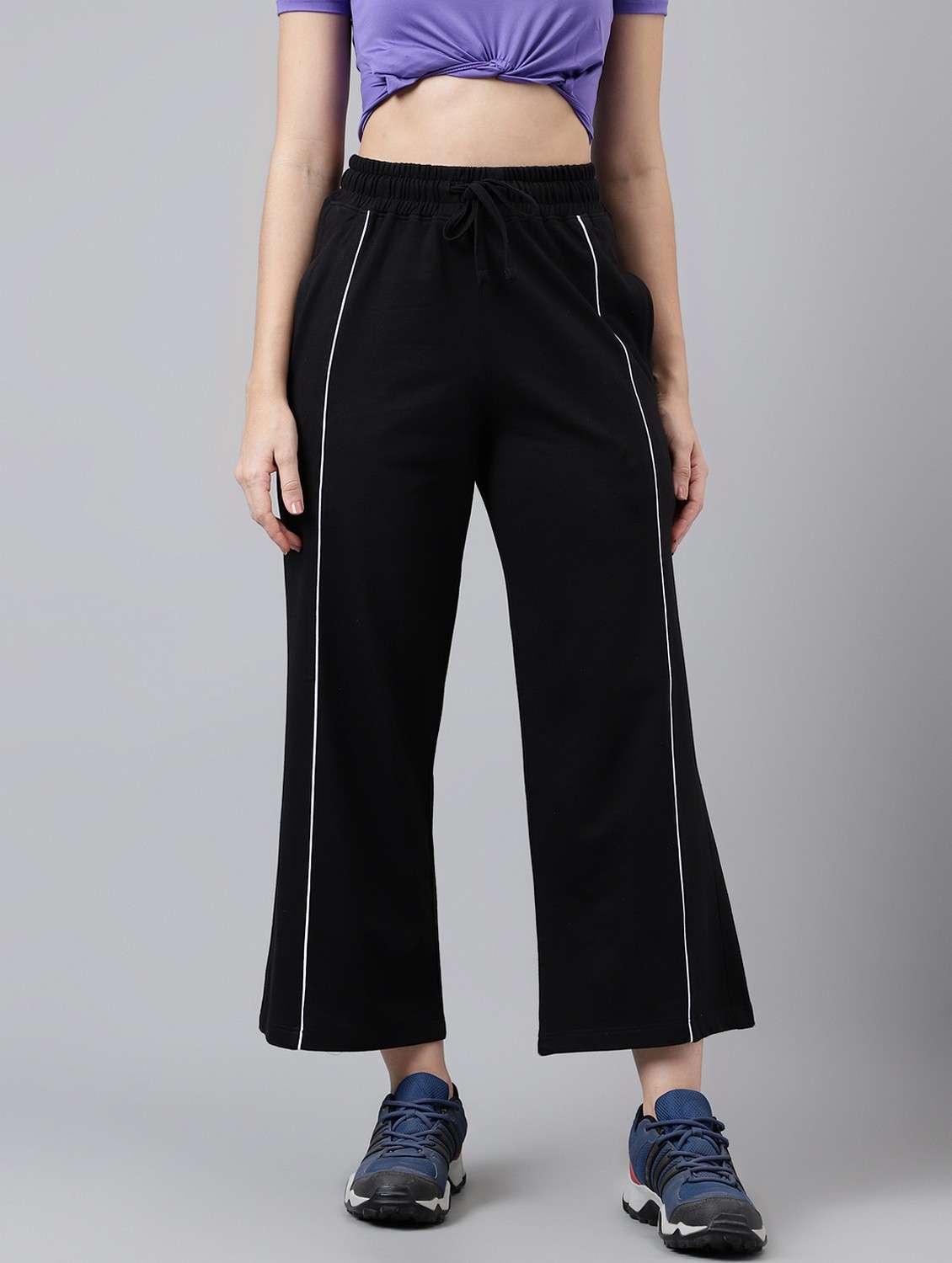 women solid mid rise track pant